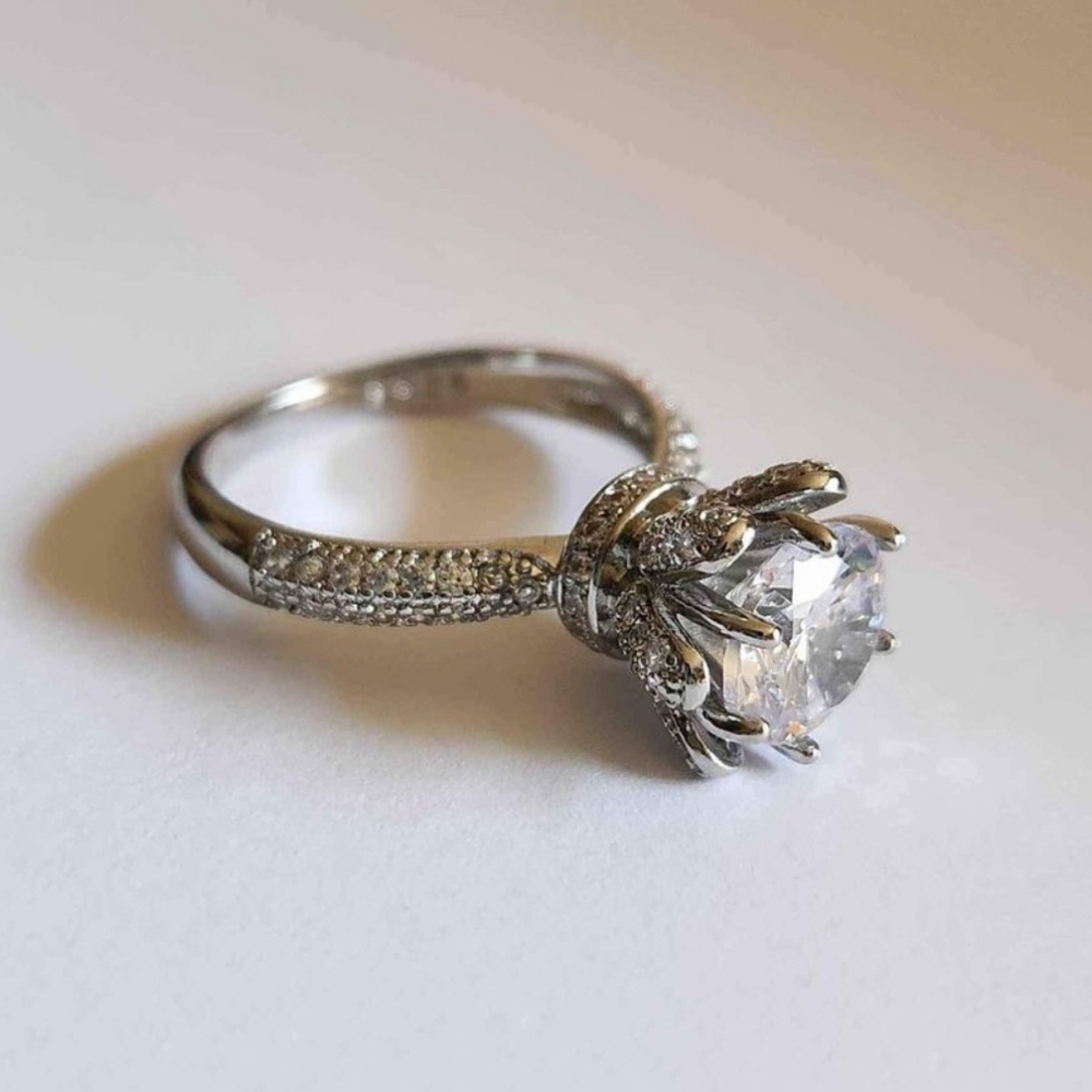 New 925 Silver Round Cut Diamond Flower Ring for Women - Picture 1 of 10